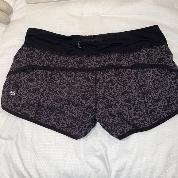 Lululemon speed up shorts - Picture 2 of 3